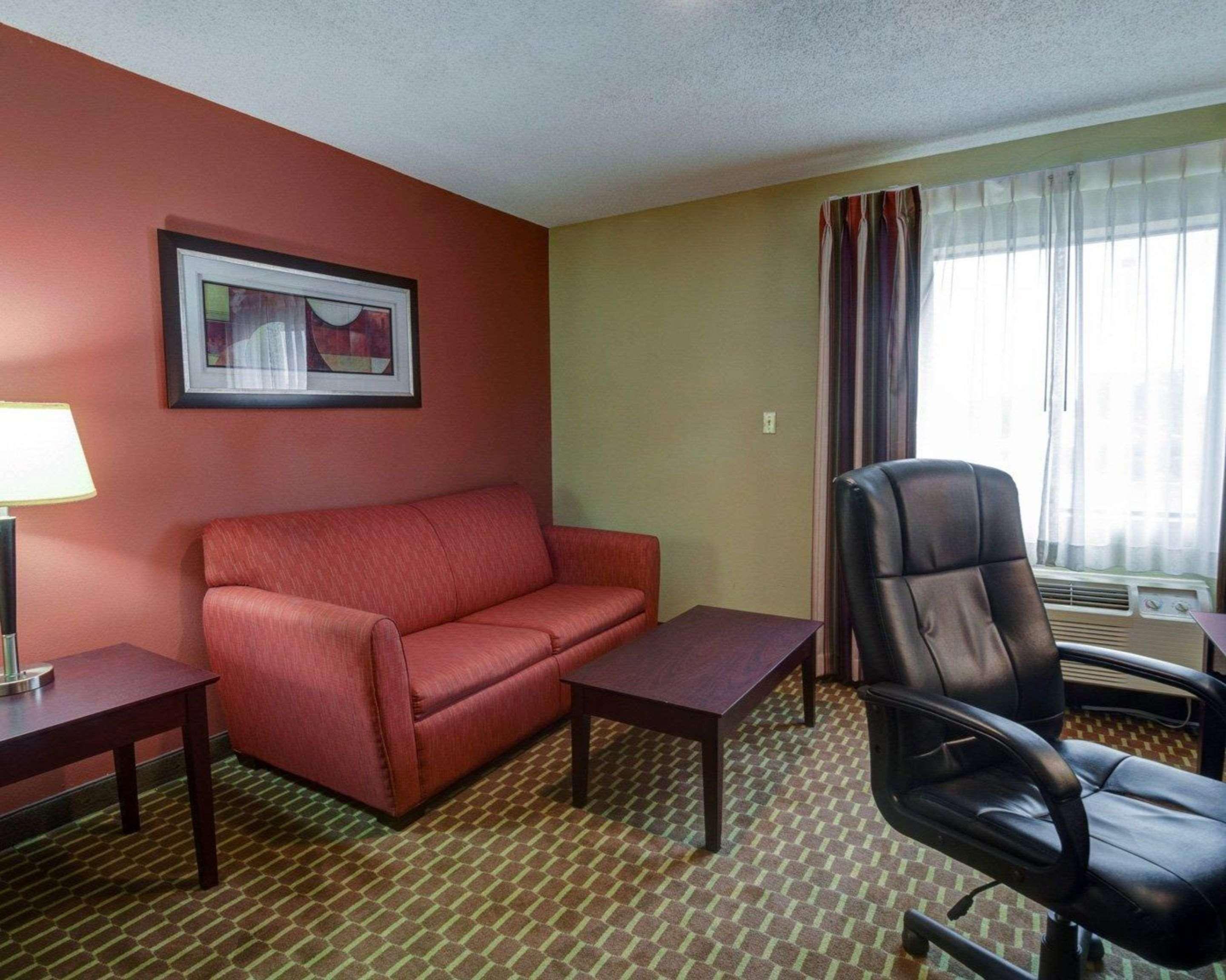 Quality Inn & Suites Pine Bluff Exterior foto